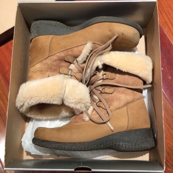 La Canadienne  🎉host pick🎉Laila shearling boots - Picture 13 of 13